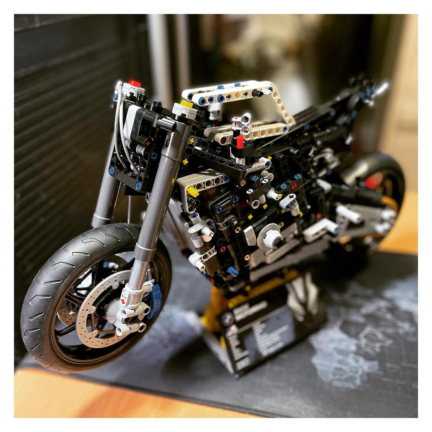 Finger Achin' good.  🛵🏍️ #Lego #Technic #42130 #BMW #motorrad