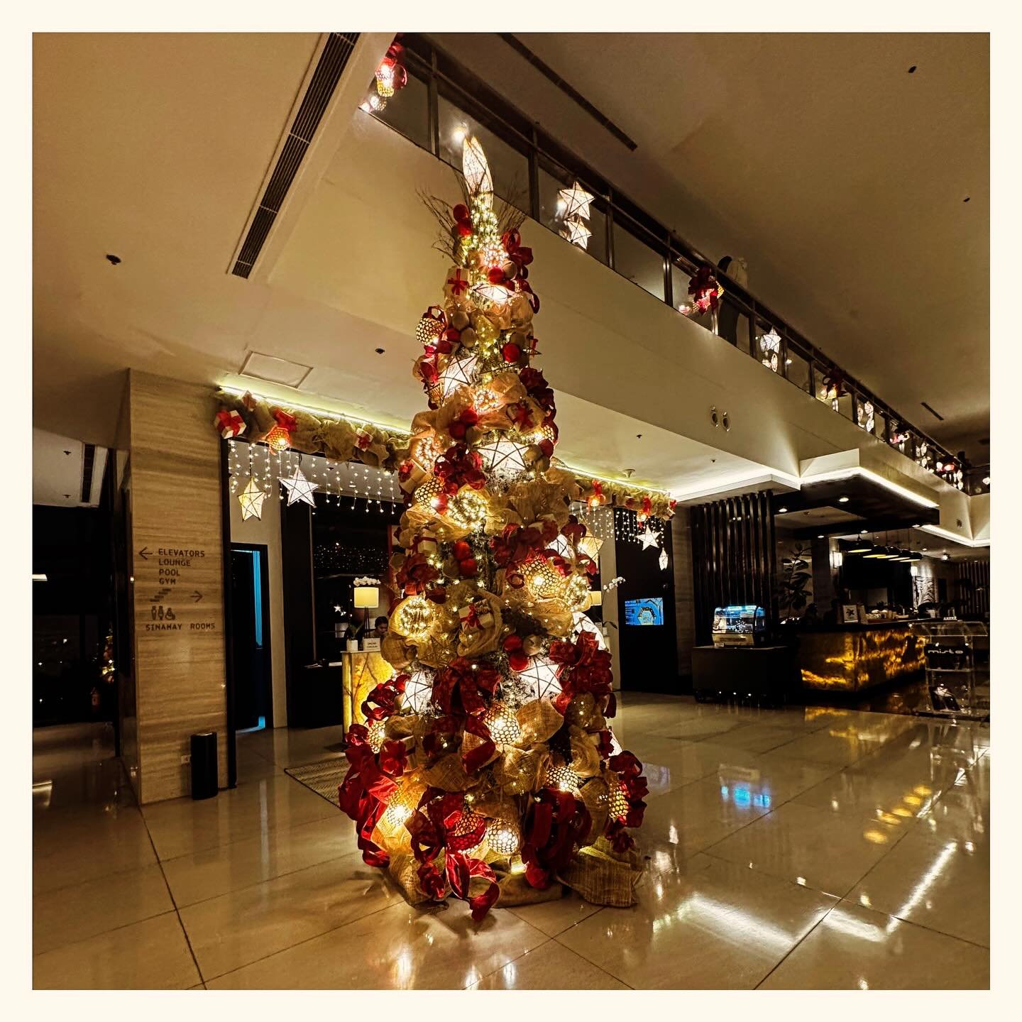 20 days till #Christmas2025. 🥳🍾️☃️