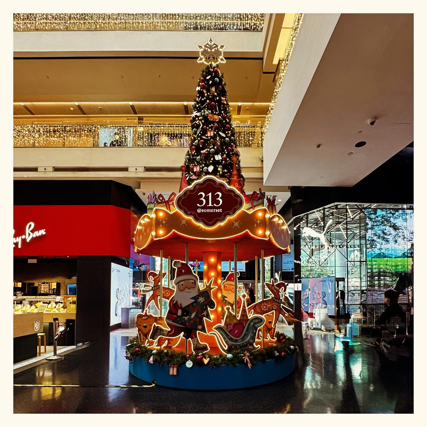 19 days till #Christmas2025. 🥳🍾️☃️