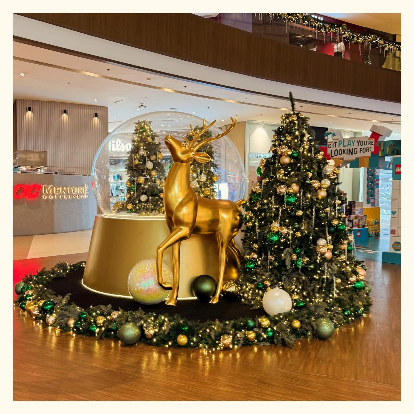 12 days till #Christmas2025. 🥳🍾️☃️