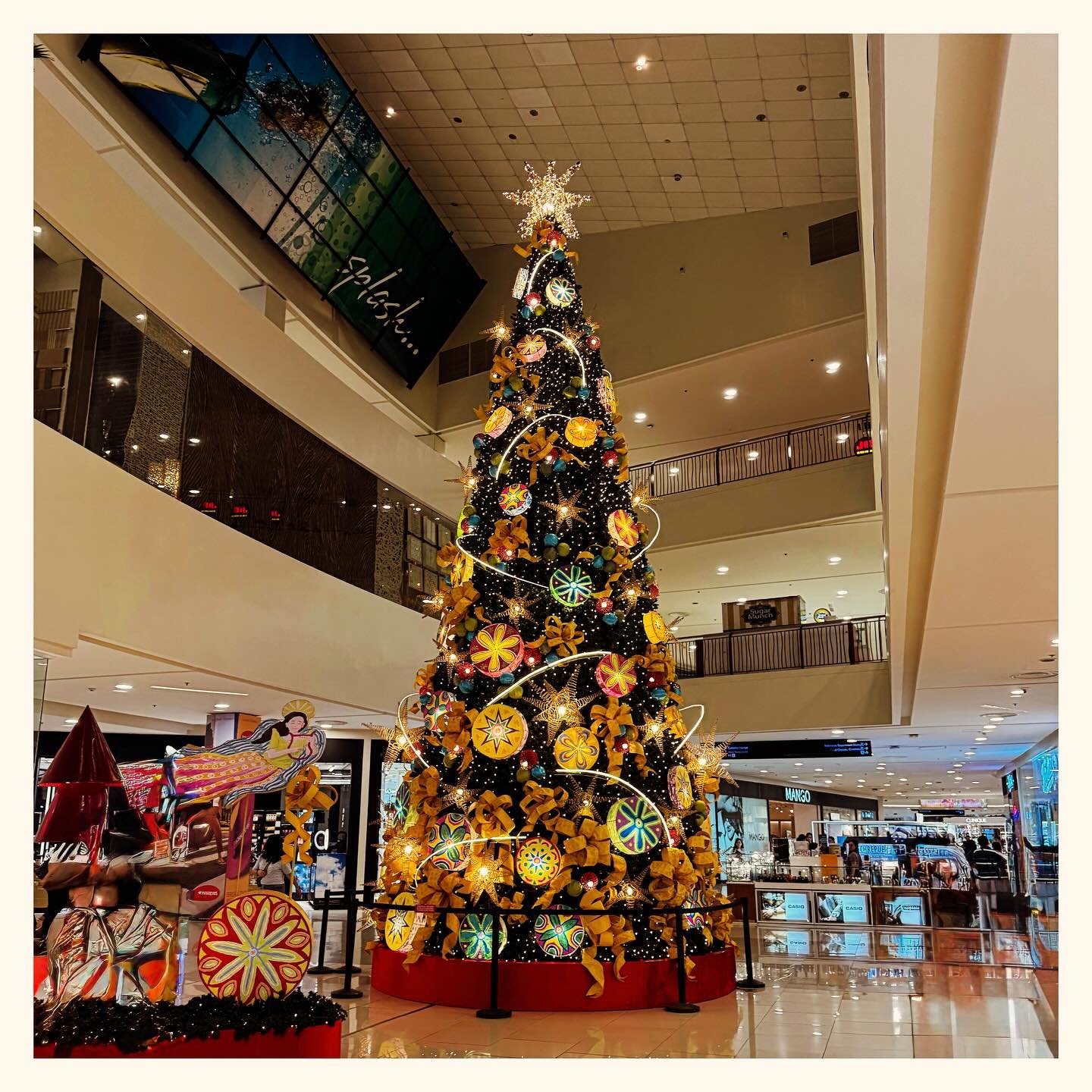 10 days till #Christmas2025. 🥳🍾️☃️