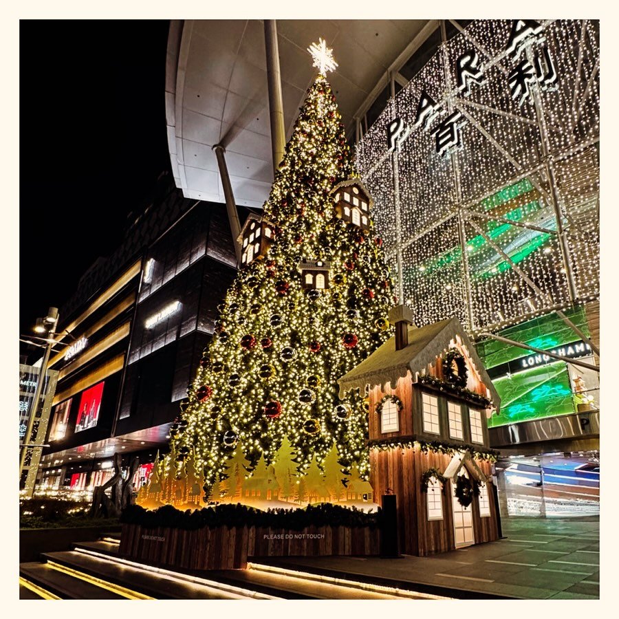 3 days till #Christmas2025. 🥳🍾️☃️