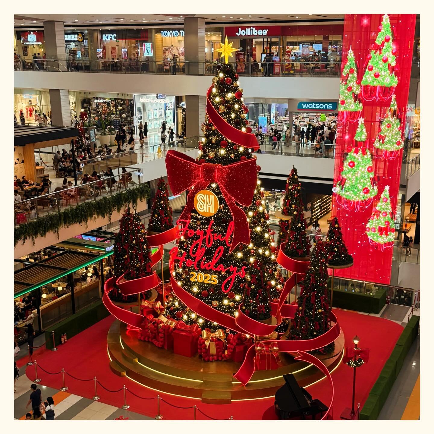 Happy Christmas Eve! 1 day to go till #Christmas2025!!! 🥳🍾️☃️