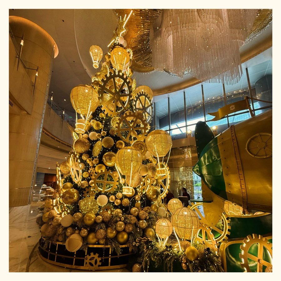 2 days till #Christmas2025. 🥳🍾️☃️